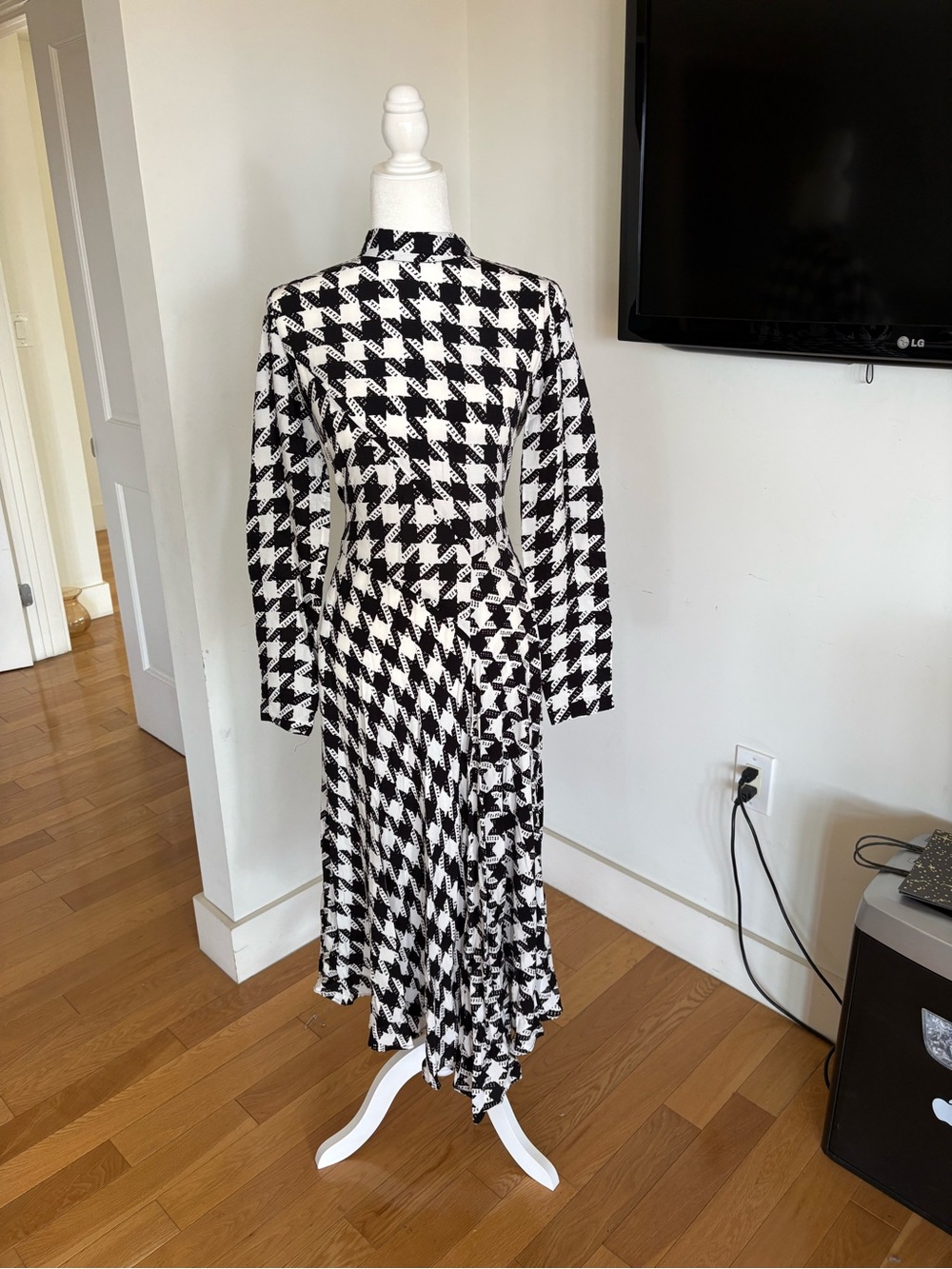 Ann Taylor Black and White Houndstooth Long Sleeve Midi Dress